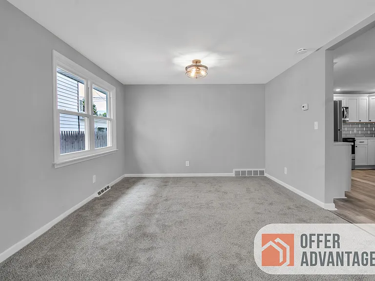 31 W Cherbourg Dr — Photo 5