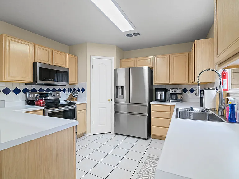 6 Pembroke Ct — Photo 8