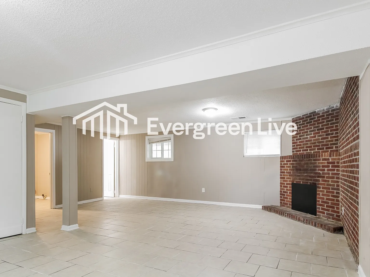 4 bed, 2.0 bath, 2905 sqft, $1,695 — Photo 4