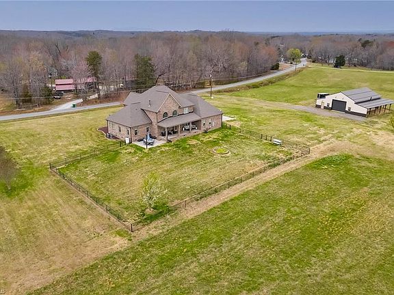 5th image of 203 Bobcat Rd