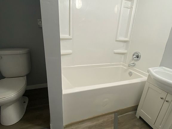 3rd image of 385 Cathcart St