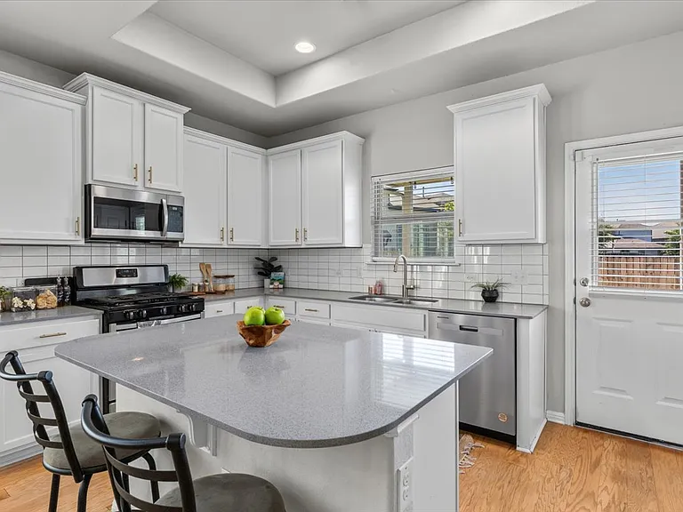 9603 Tanager Way — Photo 4