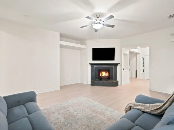 219 Southpeak Ln, Ponder, TX 76259