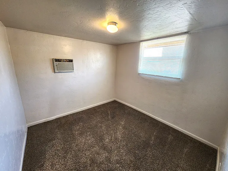 1037 Brownlee Ave — Photo 20