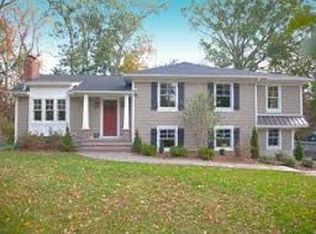 56 Karens Ln, Englewood Cliffs, NJ 07632