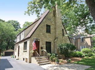 574 Lee St, Glen Ellyn, IL 60137