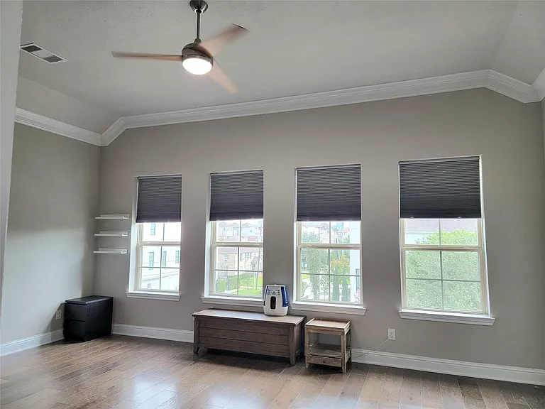 1702 Calumet St — Photo 35