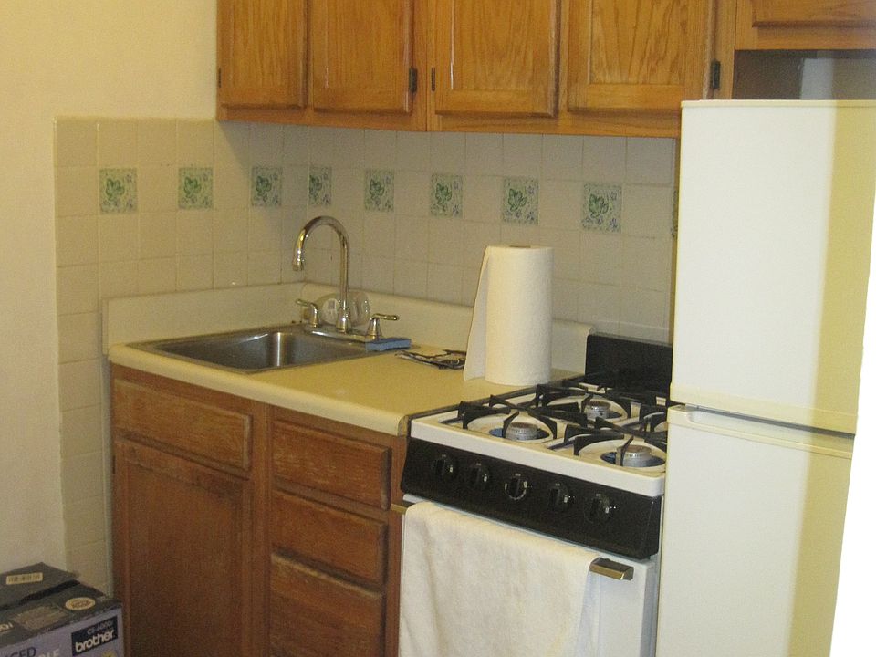 2nd image of 431 W 45th St APT 4D