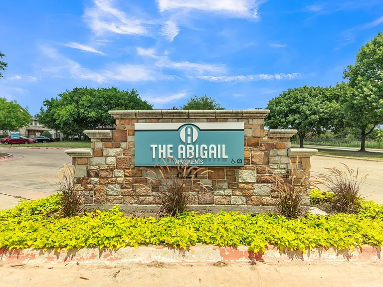 The Abigail Apartments — Photo 32