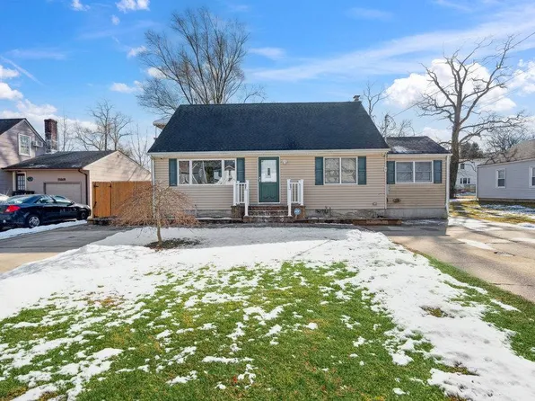 12 Somerset Street, South Huntington, NY 11746