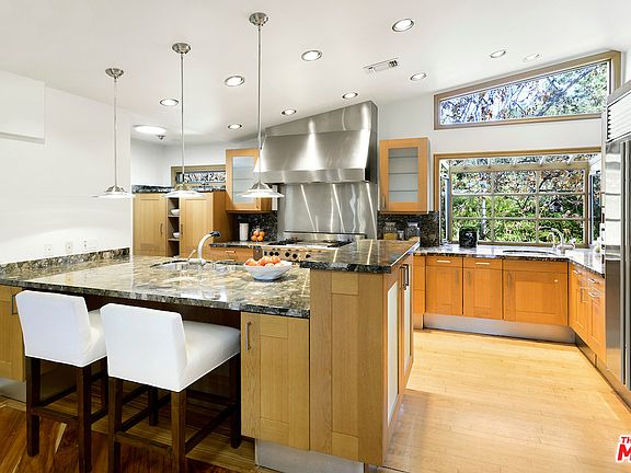 5th image of 1017 Maroney Ln