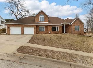 847 Spires Dr, Dubuque, IA 52001