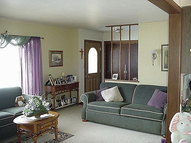 2nd image of 412 Spring St