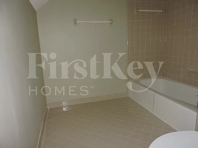 2056 Kingsrow Pkwy — Photo 17