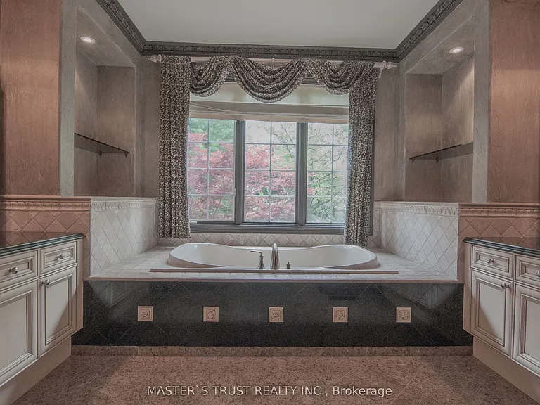 678 Saint Nicholas Ct — Photo 30