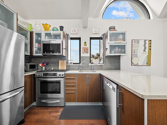 3rd image of 138 Seeley St APT 3A