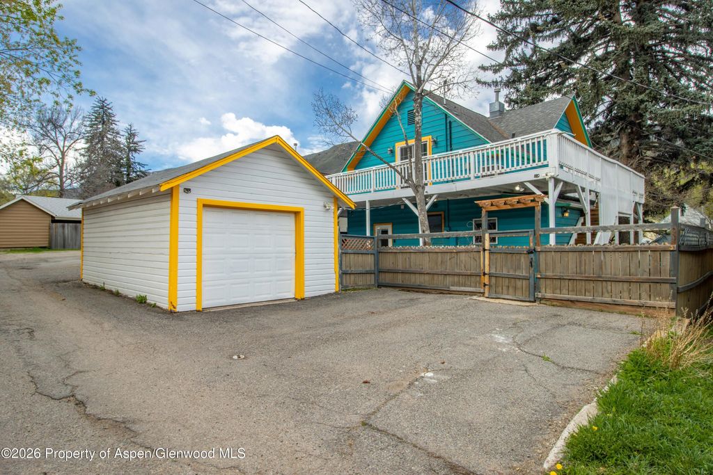 1018 Grand Ave, Glenwood Springs, CO - View 3