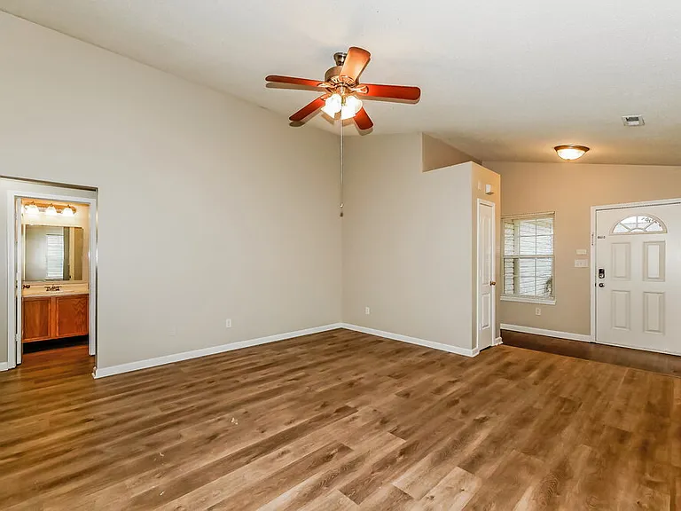 9723 Centennial Ct — Photo 5
