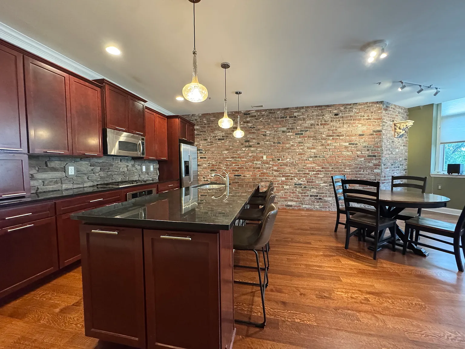 2 bed, 1578 sqft, $3,195 — Photo 3