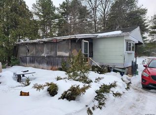 15 Leo St, Queensbury, NY 12804