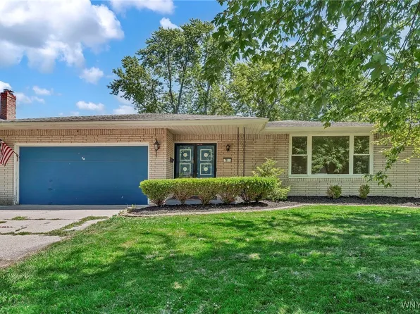 70 Sundown Trl, Williamsville, NY 14221
