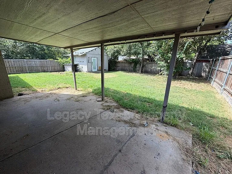 513 Willow Cir W — Photo 16