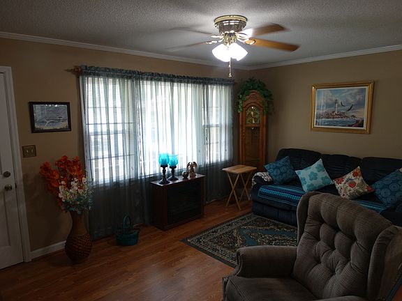 4th image of 804 Honeywood Ln