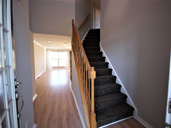 3rd image of 102 Caroline Ct