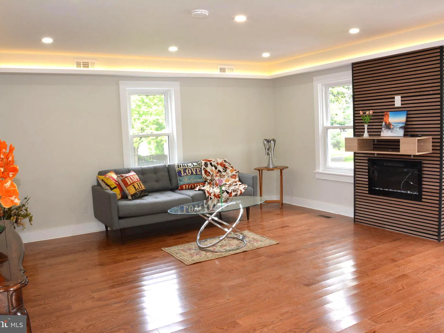 4 bed, 2.0 bath, 1800 sqft, $2,300 — Photo 3