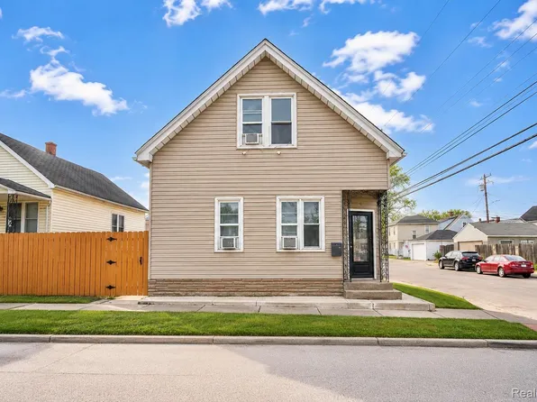 2433 Zinow St, Hamtramck, MI 48212