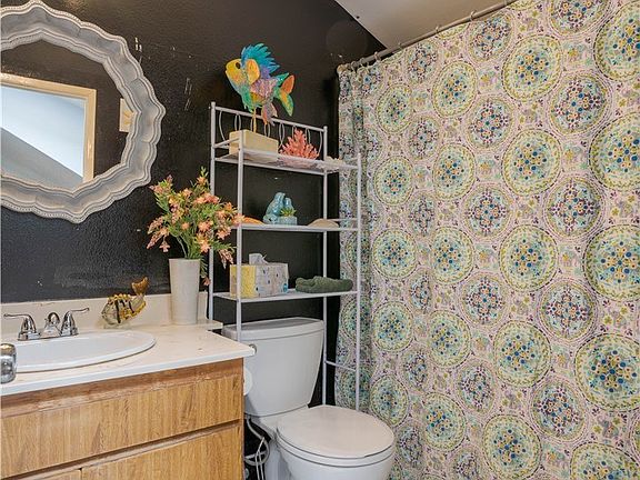 3rd image of 7434 Boxwood Ave