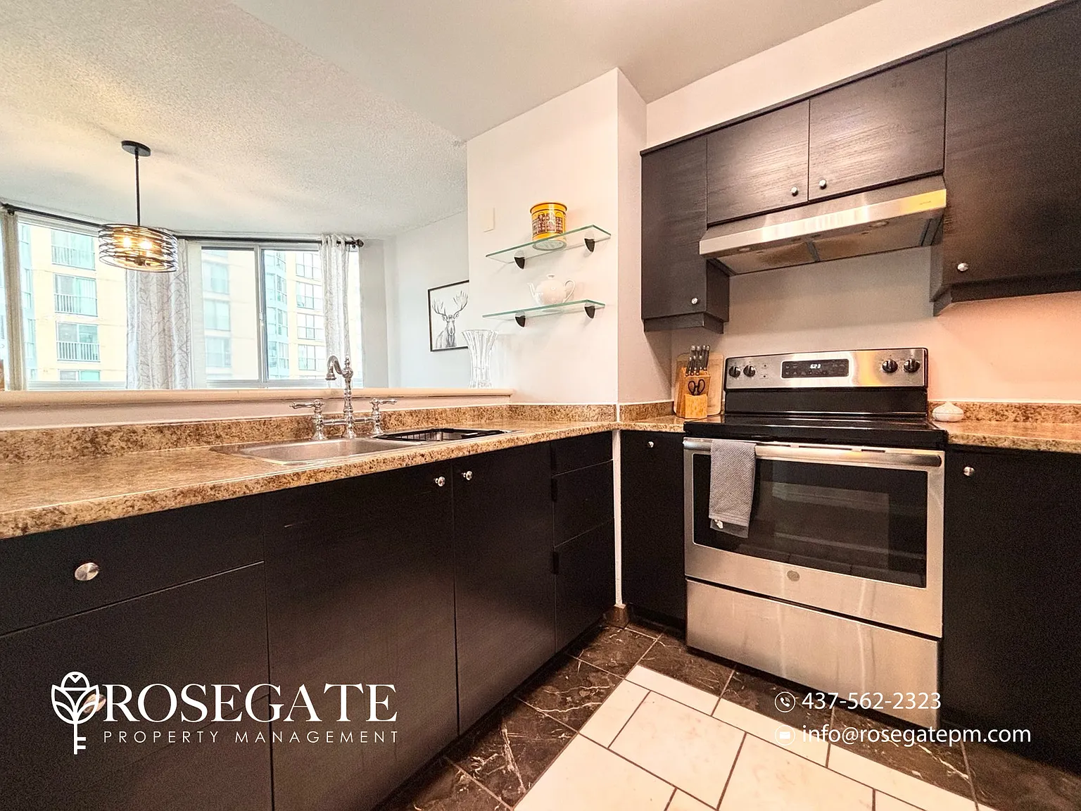 140 Dunlop Street East Barrie — Photo 3