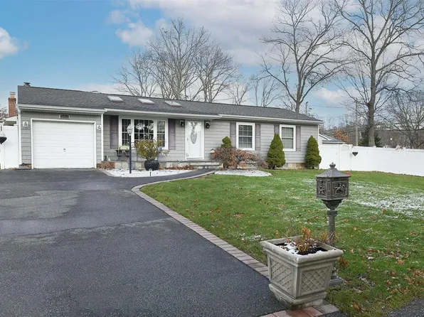 3 Linden Avenue, Holtsville, NY 11742