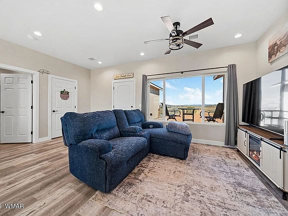 5th image of 660 S Foothills Blvd