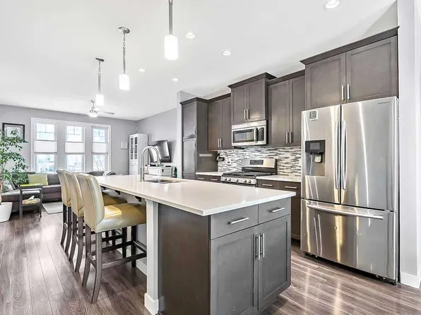 147 N River Heights Dr, Cochrane, AB T4C 0Y1