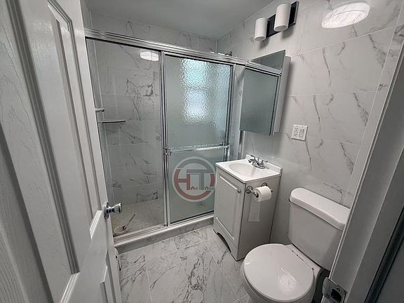 3rd image of 2569 Laconia Ave Floor 2