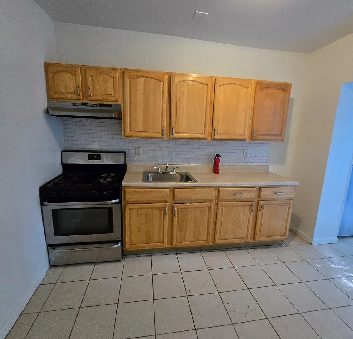 3 bed, $2,100 — Photo 3