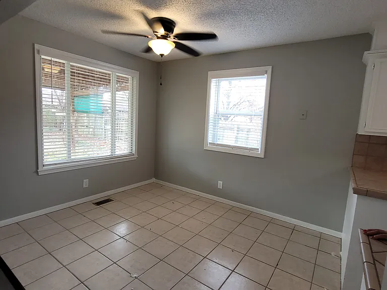 1219 W Boston Pl S — Photo 2