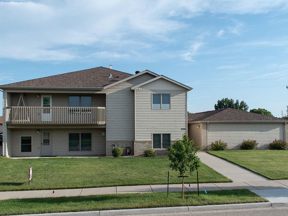 1st image of 806 Bridgeport Dr