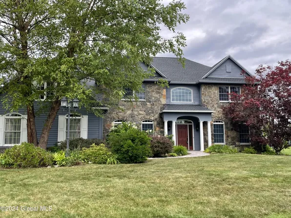 8 Shelbourne Drive, Loudonville, NY 12211