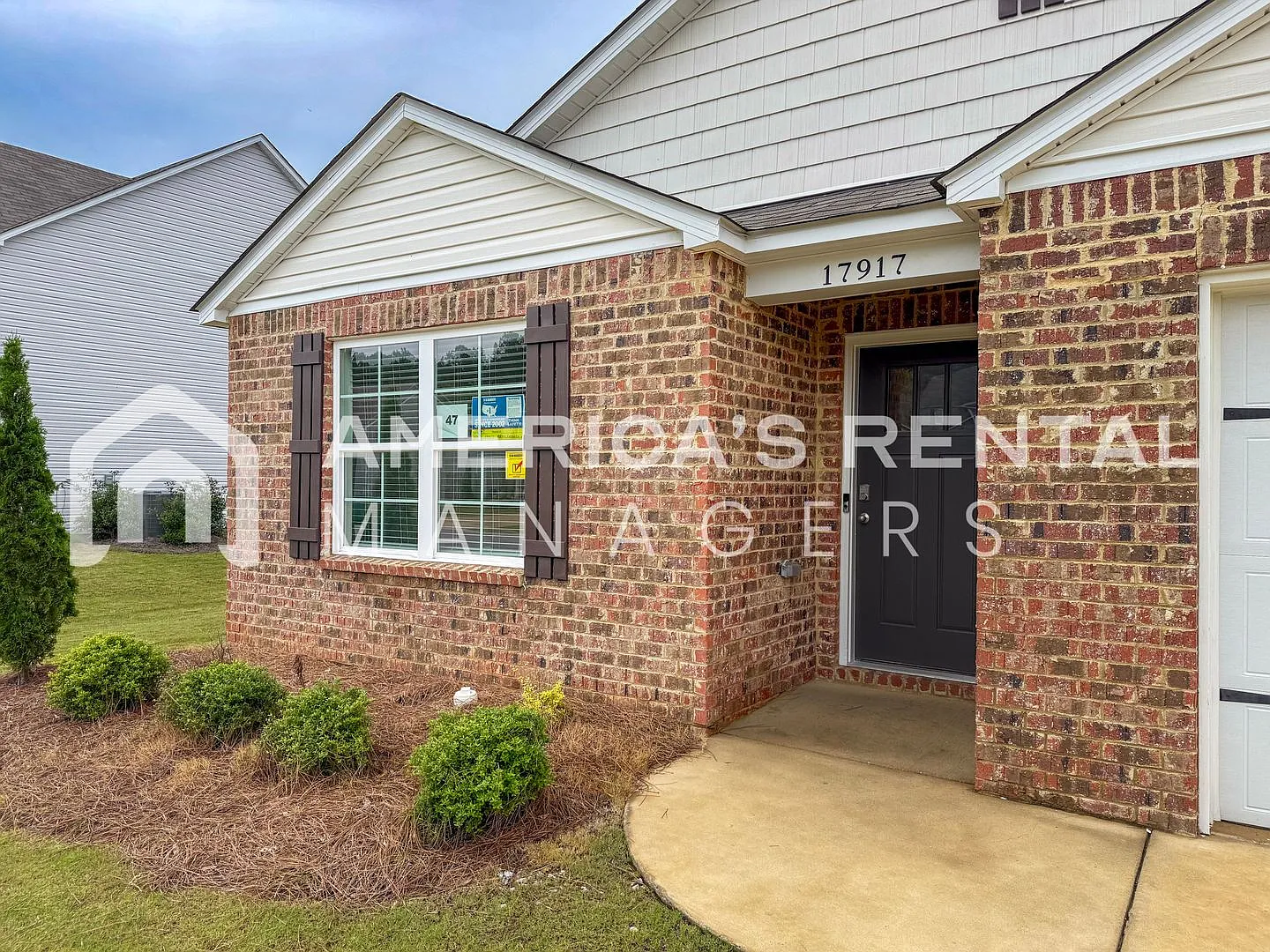 Move In Special - Available Now Call Today To Schedule A Showing! - Sign A 13 Month Lease By 9/15... — Photo 3