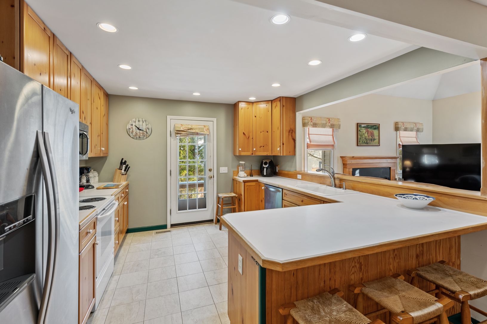  Spacious Eat-In Kitchen