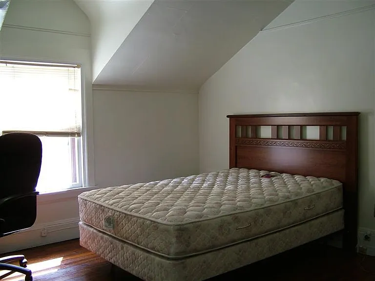 401 W Green St — Photo 23