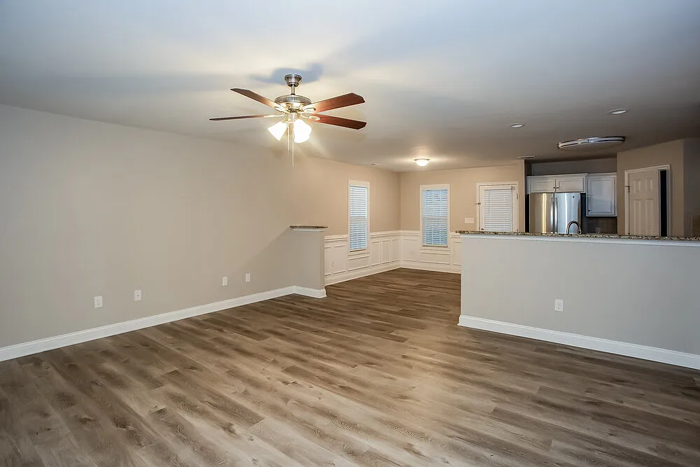 3 bed, 2.0 bath, 1320 sqft, $2,045 — Photo 3