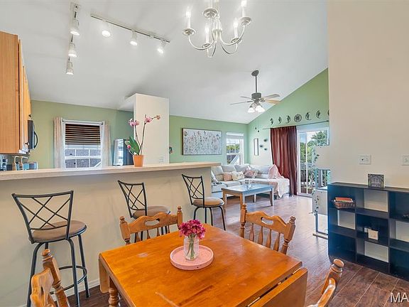 3rd image of 1112 Arbor Creek Dr APT 3B