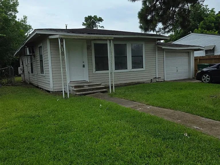 242 Bolden St — Photo 1