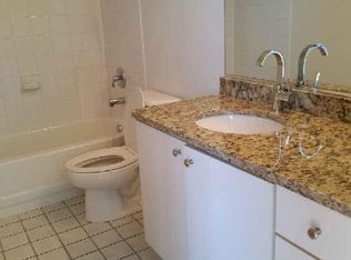 900 W Lake St #4A, Chicago, IL 60607