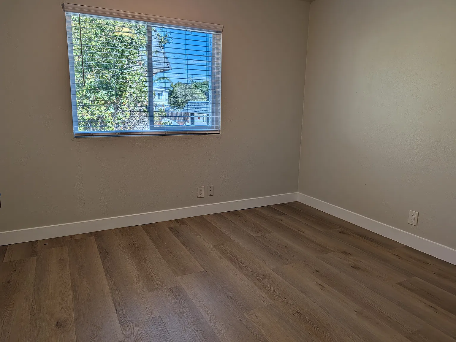 3 bed, 1100 sqft, $2,750 — Photo 2