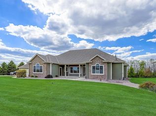 N90W32470 Daley Dr, Hartland, WI 53029