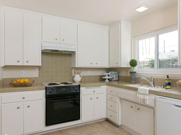 333 E Garden Green-MLS_Size-008-12-Kitch
